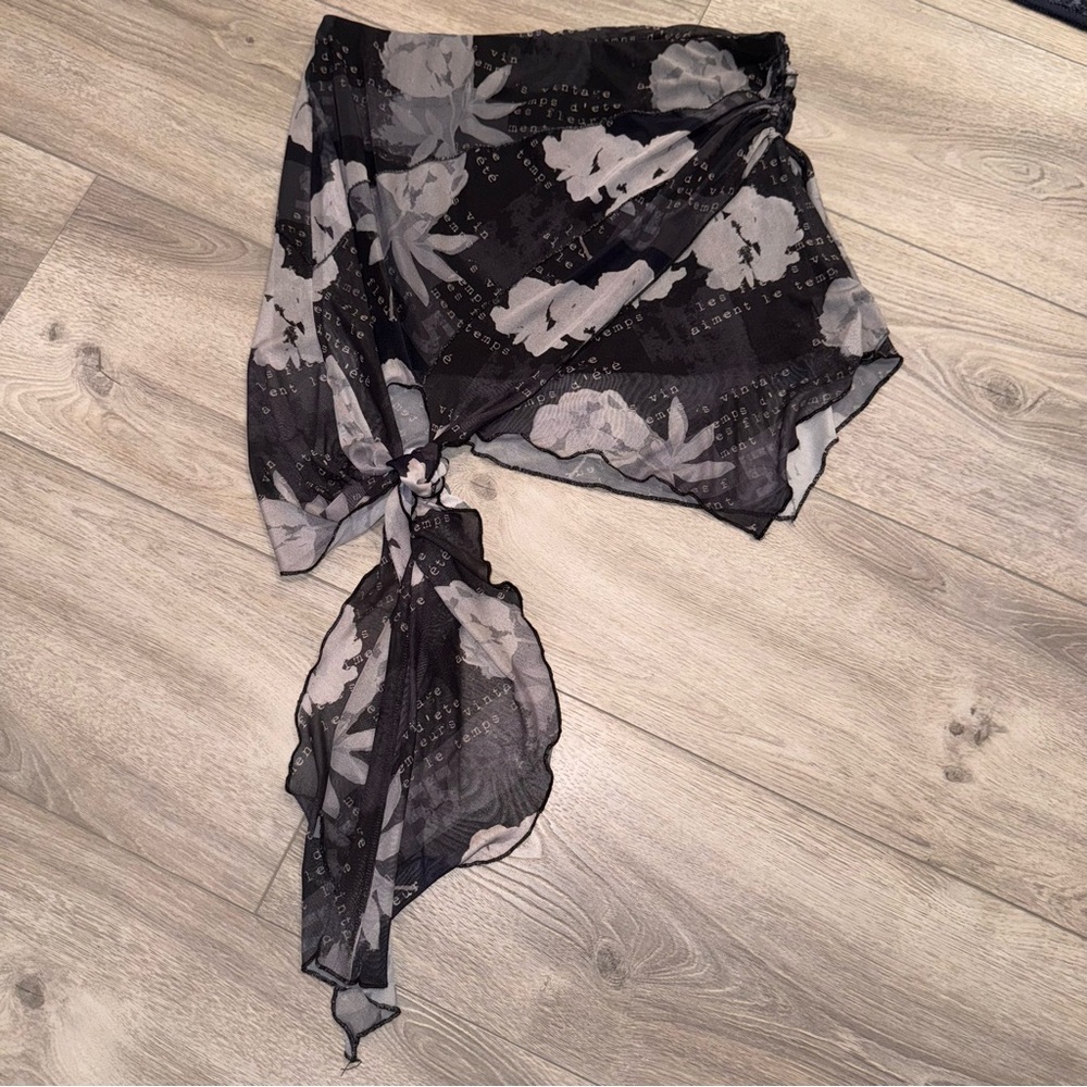 Urban Outfitters Chic Black and Gray Floral Sarong style mini skirt